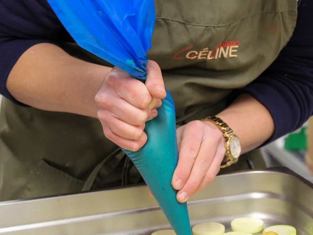 Verfijnde hapjes van Cuisine Céline op een cateringtafel